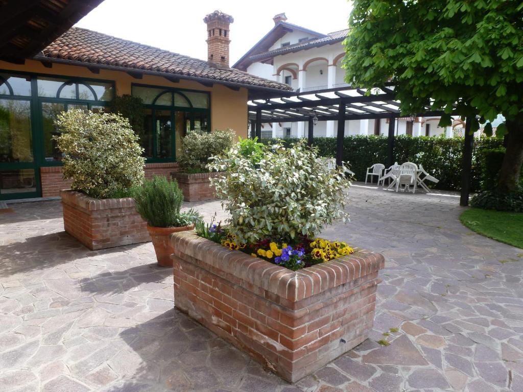 Hotel La Cascina Di Due 3*